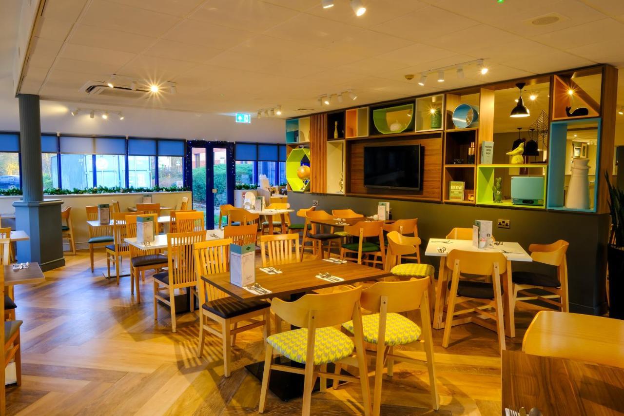 Holiday Inn Warrington By Ihg Exterior foto