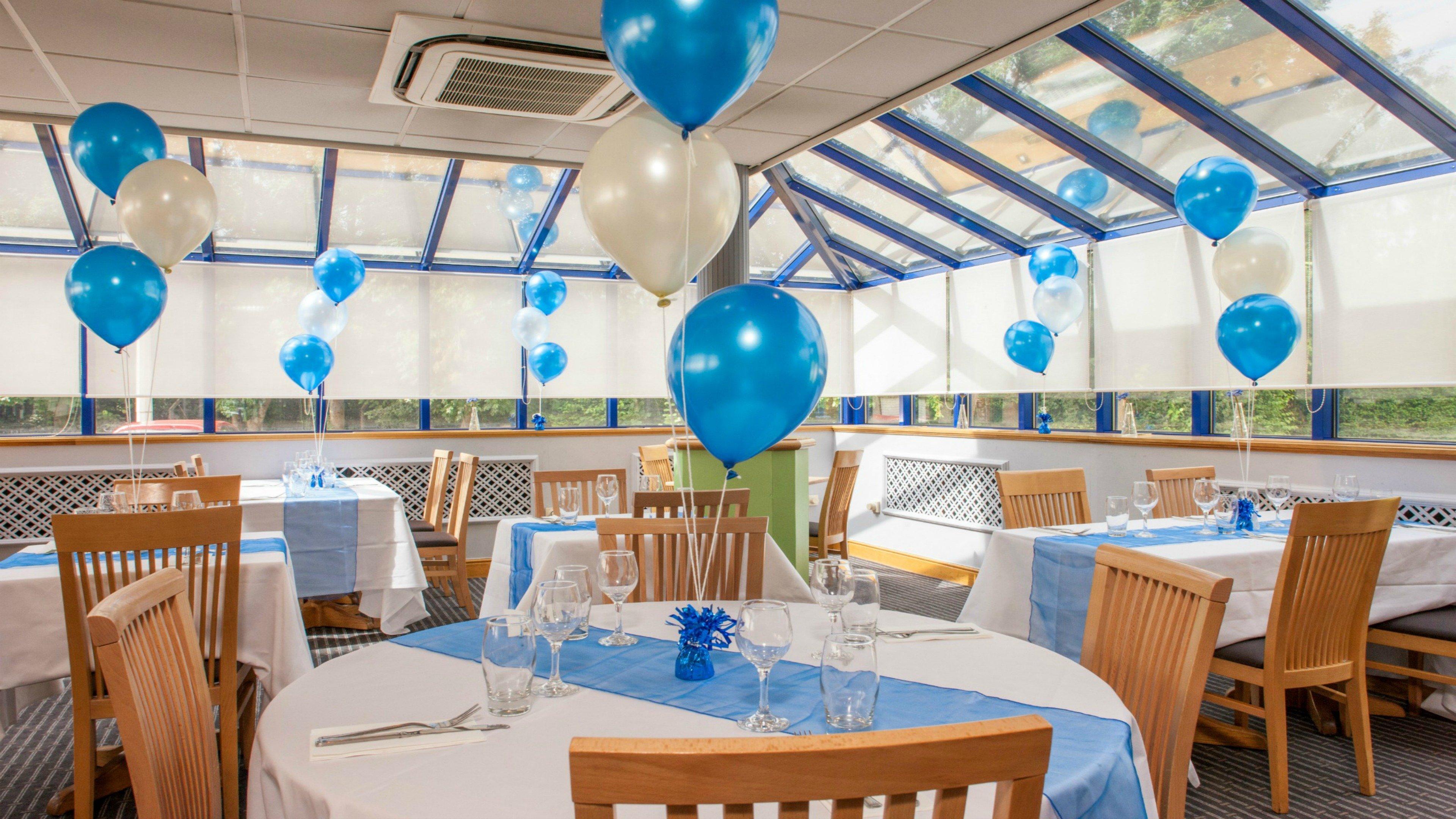 Holiday Inn Warrington By Ihg Exterior foto
