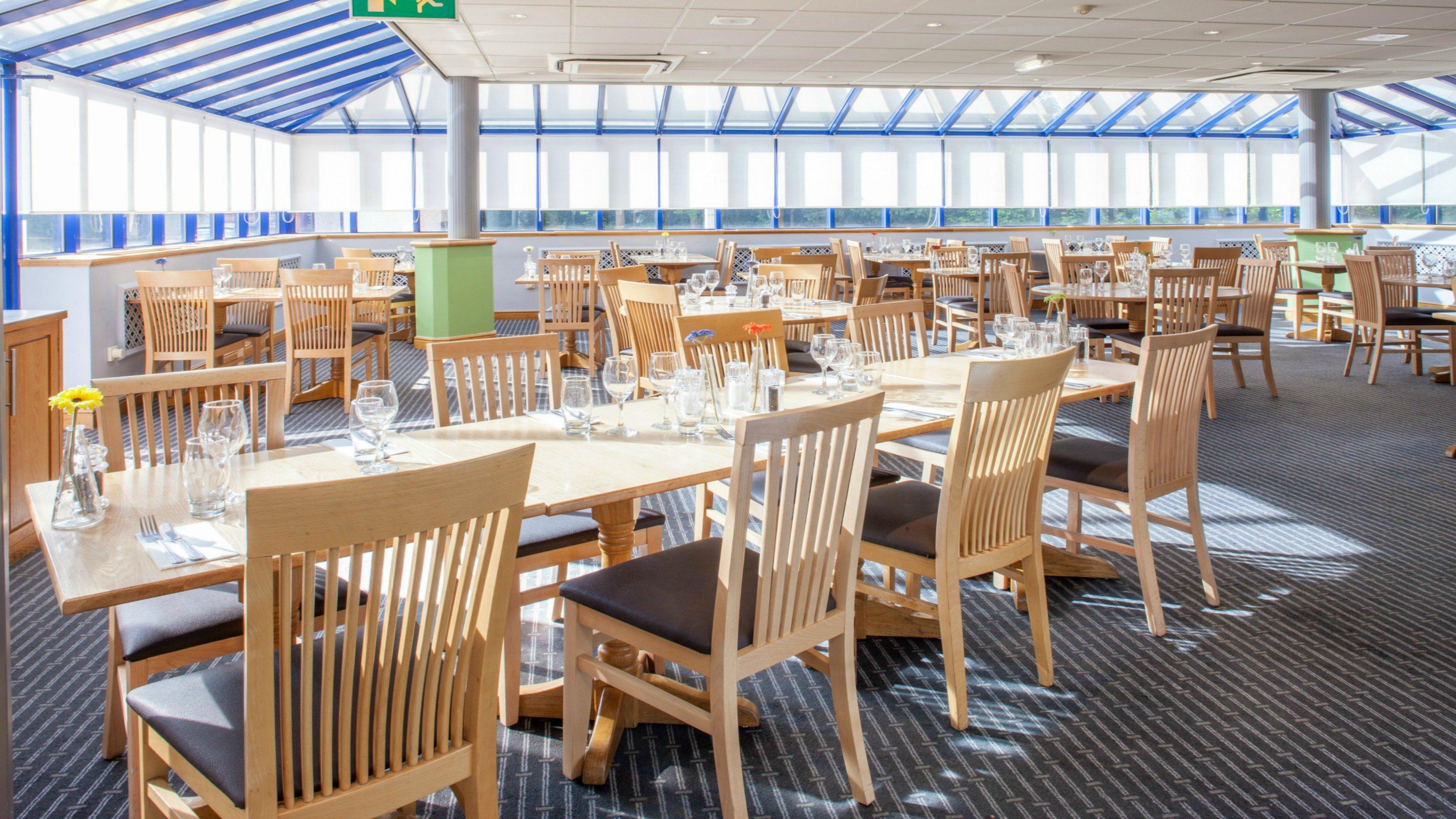Holiday Inn Warrington By Ihg Exterior foto